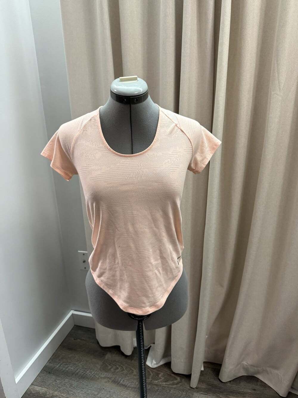 Nike Pro Women's Fitted Dry Fit Shirt Size XS Pink Gym Training Shirt